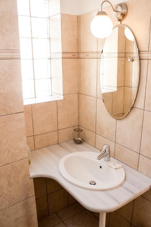 Almar Apartments Баци Стая снимка